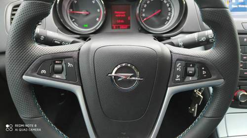 Insignia a Lenkrad Alcantara