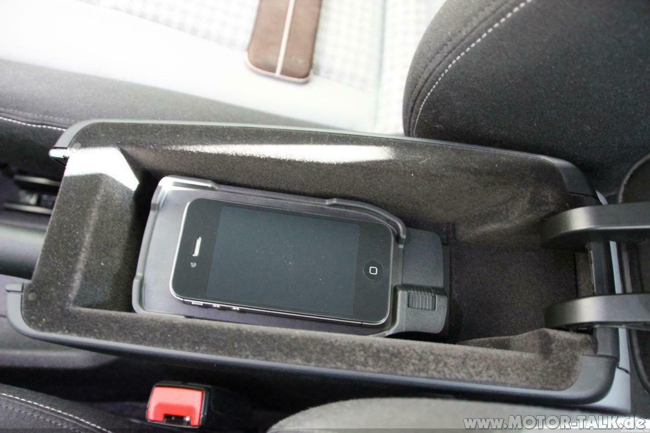 IPhone 5 Ladeschale und MMI Lightning Kabel