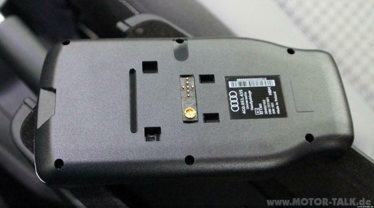 IPhone 5 Ladeschale und MMI Lightning Kabel