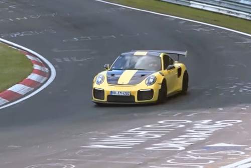 Zeitmessung per Fotoapparat: Ein Nordschleifen-Fan knipste den Porsche GT2 RS am Ring. Zwischen den Aufnahmen aus zwei Runden lagen weniger als sieben Minuten