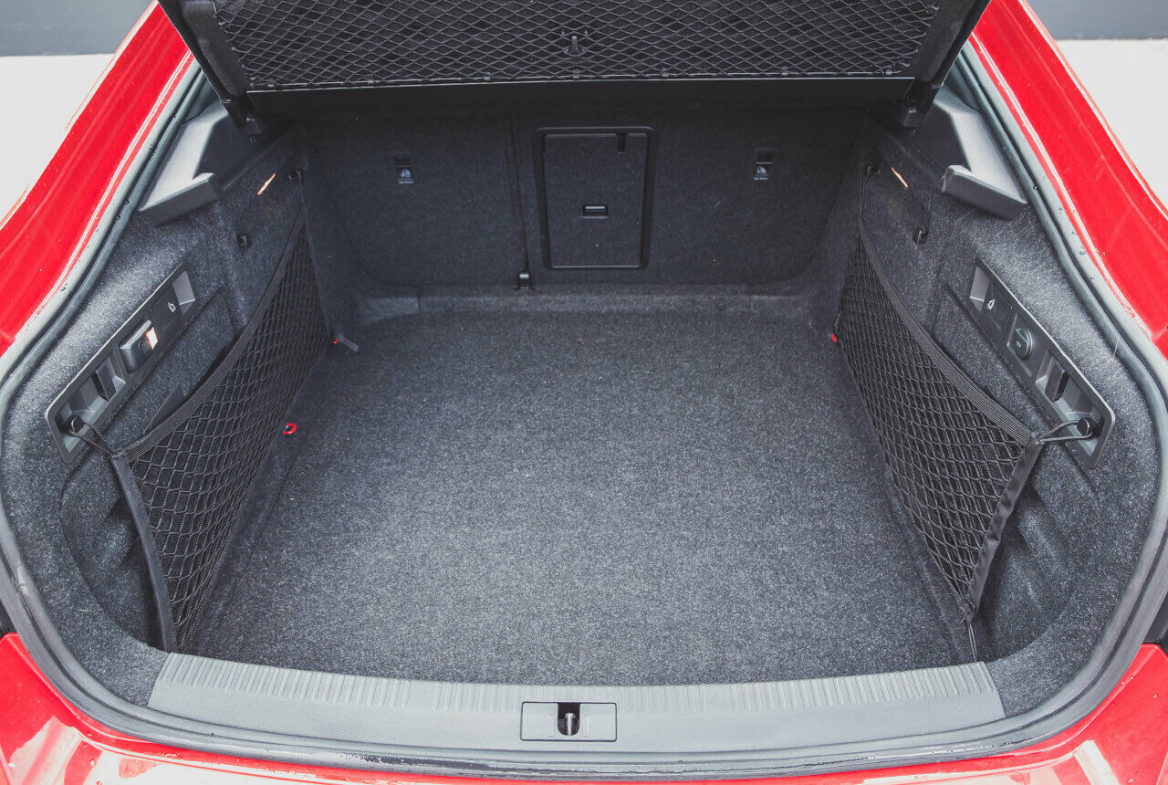 Skoda Superb Kofferraum: Reichlich Platz und prima zu beladen - das Fließheck des Superb bringt Vorteile
