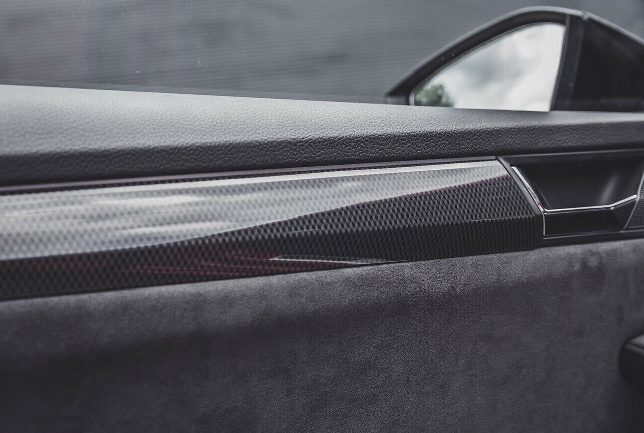 Sportlich heißt Carbon. Im Skoda Sportline bestehen die Zierleisten aus "Dark-Carbon"