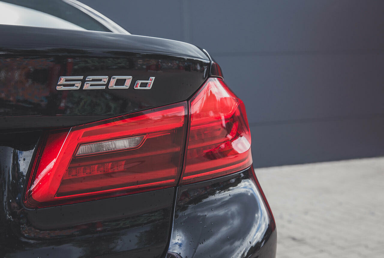 Der BMW verfügt hinten ohne Aufpreis über LED-Rückleuchten