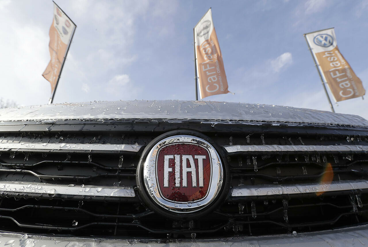 Alexander Dobrindt fordert einen Rückruf für Fiat-Modelle. Sein italienischer Amtskollege findet das "gänzlich unzulässig"