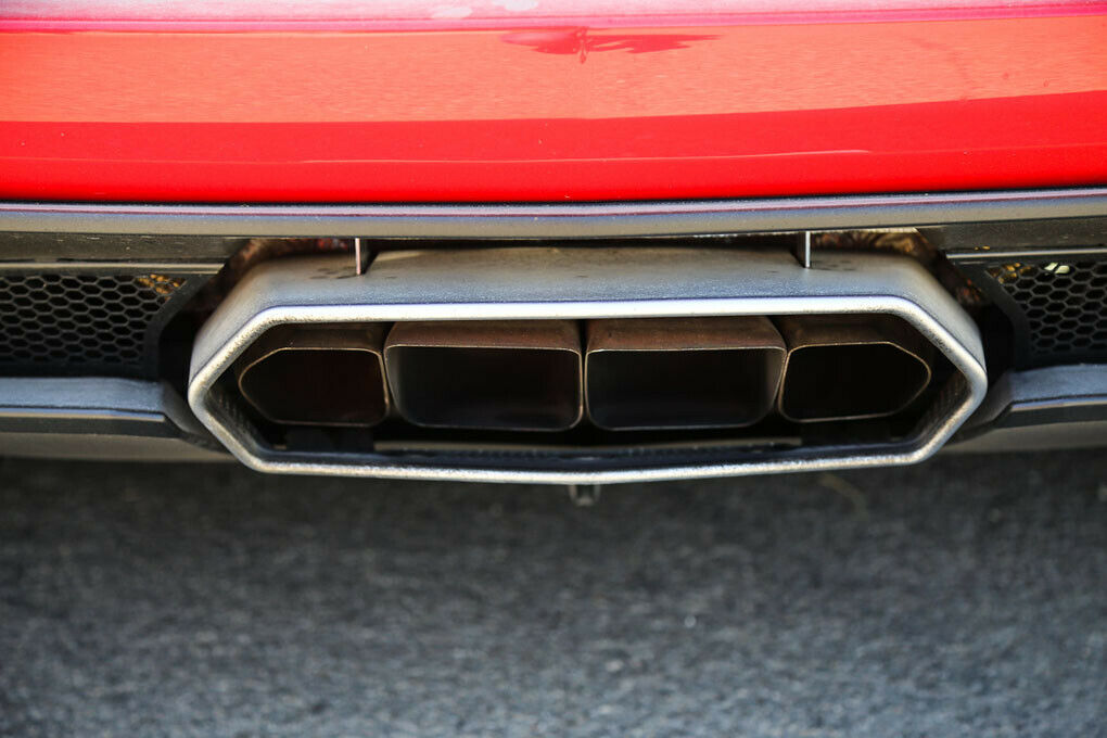 Man mag dieses Endrohr prollig finden. Doch der Aventador kann es sich erlauben