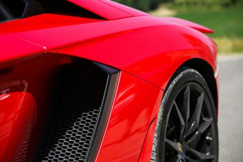 Mit diesen Kiemen holt der Aventador Luft