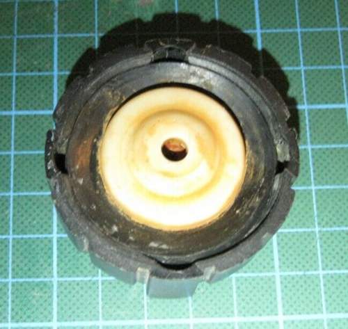 1-kuehlerdeckel-angegammelt