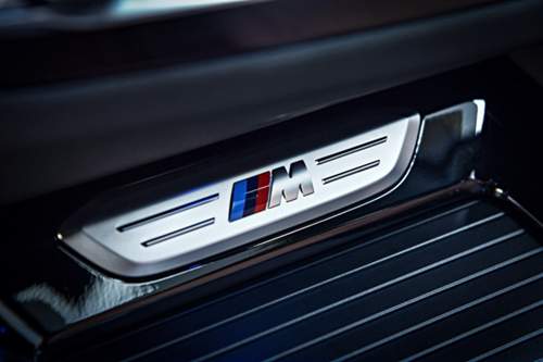 M40i-p90263713-b