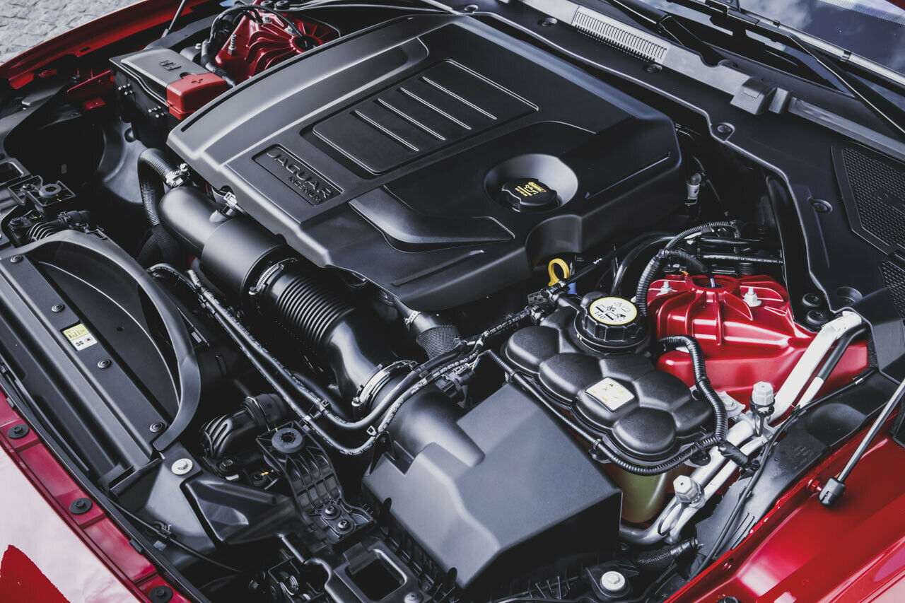 Die Ingenium-Motoren von Jaguar kommen als Diesel oder Benziner, aber bisher immer mit 2,0 Litern Hubraum und vier Zylindern