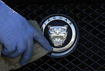 Autos von Jaguar Land Rover kommen künftig auch aus der Slowakei. Der britische Hersteller eröffnete dort seine erste Autofabrik