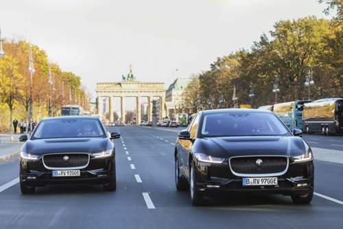 Normalerweise geht es ja in München nobler zu als in Berlin. Doch in diesem Fall erhielt die Hauptstadt den Jaguar I-Pace als Chauffeurs-Limo - München als Taxi