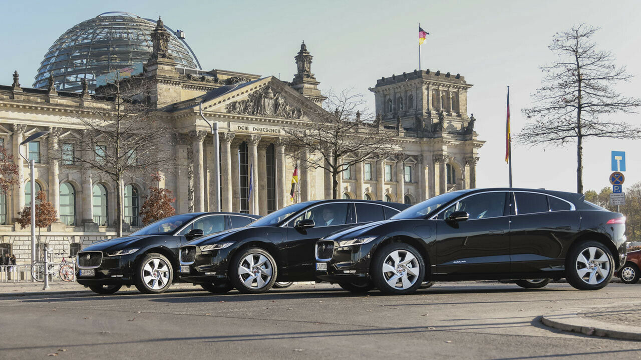 Der Jaguar I-Pace ist das erste elektrische Modell von Jaguar. Ein gehobener Chauffeur-Dienst erhielt nun 10 Exemplare für den Einsatz in Berlin - wohl auch, um den Erstkontakt zwischen dem E-SUV und Entscheidungsträgern zu ermöglichen