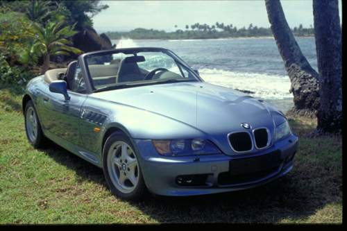 Der Z3 aus "GoldenEye". BMW wollte keine Waffen am Auto zeigen. ©1962-2012 Danjaq LLC and United Artists Corporation. All rights reserved.