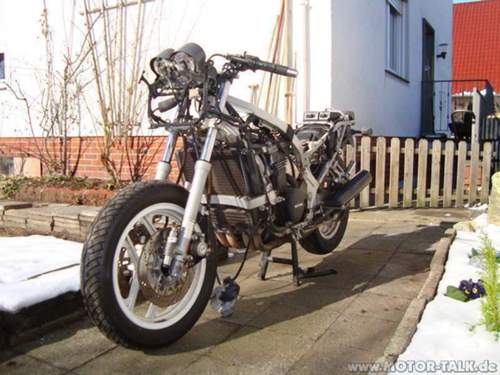 Gpz600r-nackt00004