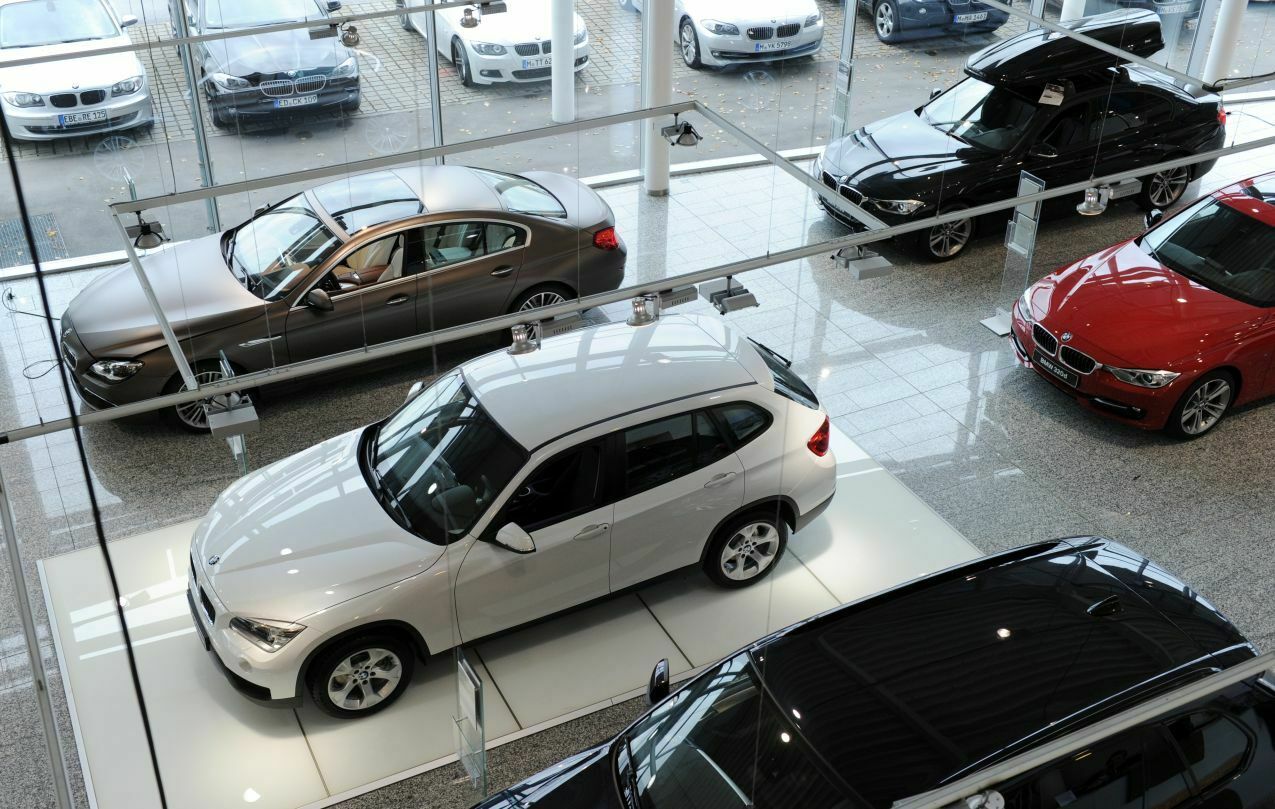 BMW-Autohaus  in Ismaning bei München: Die Herstellergewinne beim Neuwagenkauf schwanken enorm