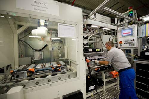 In die Batteriefertigung im Werk Kamenz investierte Daimler mehrere Milliarden Euro