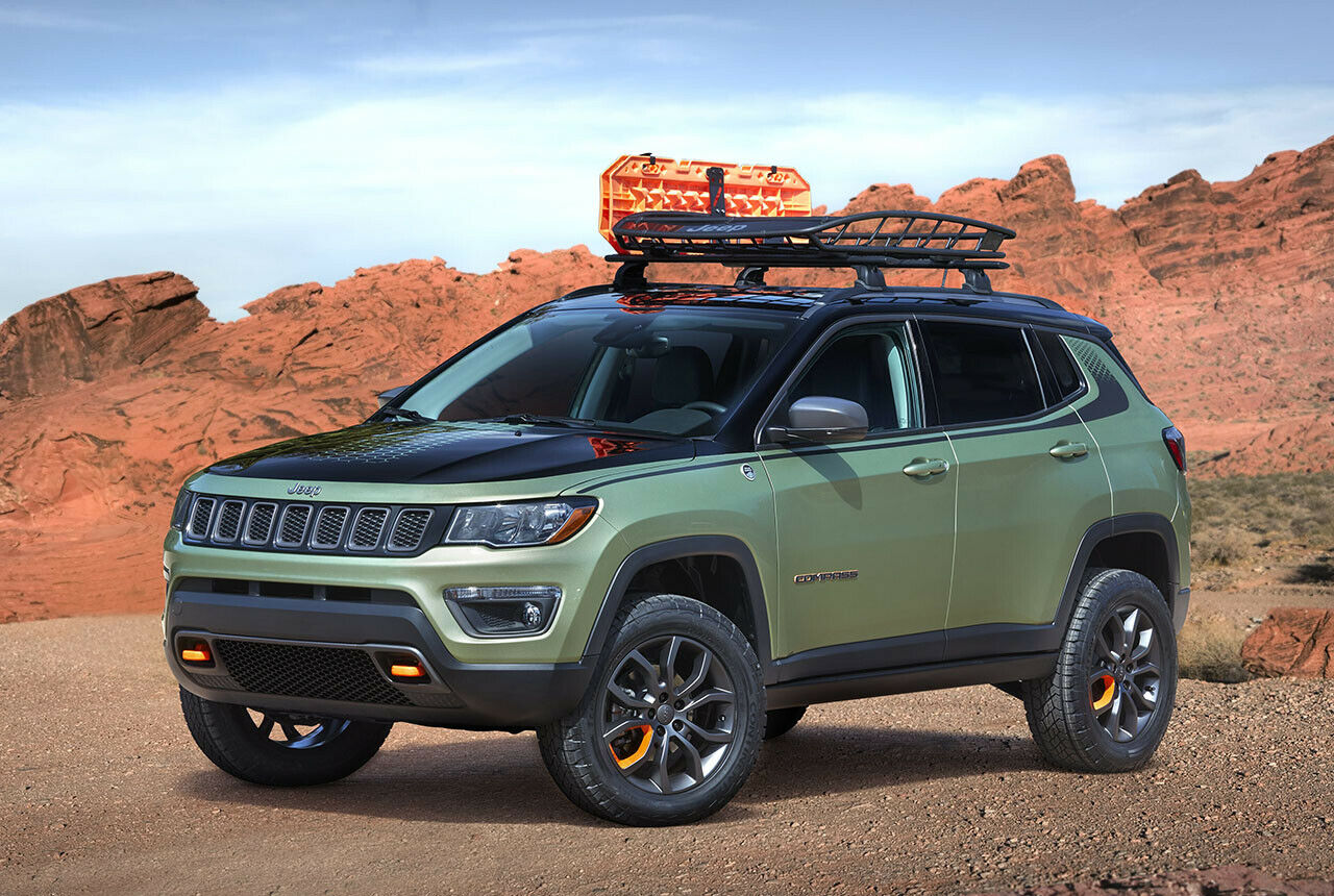 Dieser Jeep Compass heißt Trailpass und hat ein bisschen Orange dran
