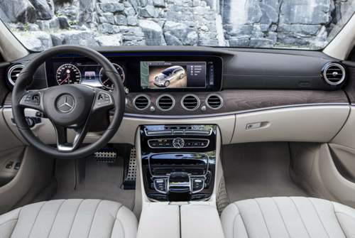 Vertrauter Anblick im Innenraum der Mercedes E-Klasse All Terrain