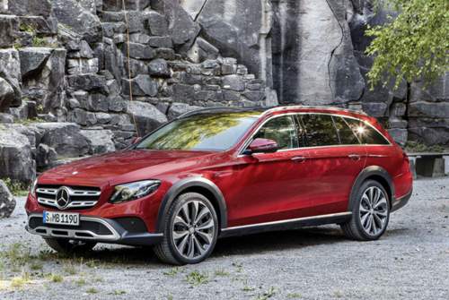 Die Reifen am T-Modell mit dem Zusatz All Terrain messen mindestens 19 Zoll und verfügen über etwas höhere Flanken als gewöhnlich