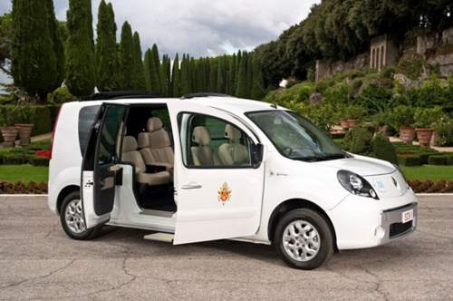 Fährt ohne Emissionen: Kangoo Maxi EV in der Papst-Version.