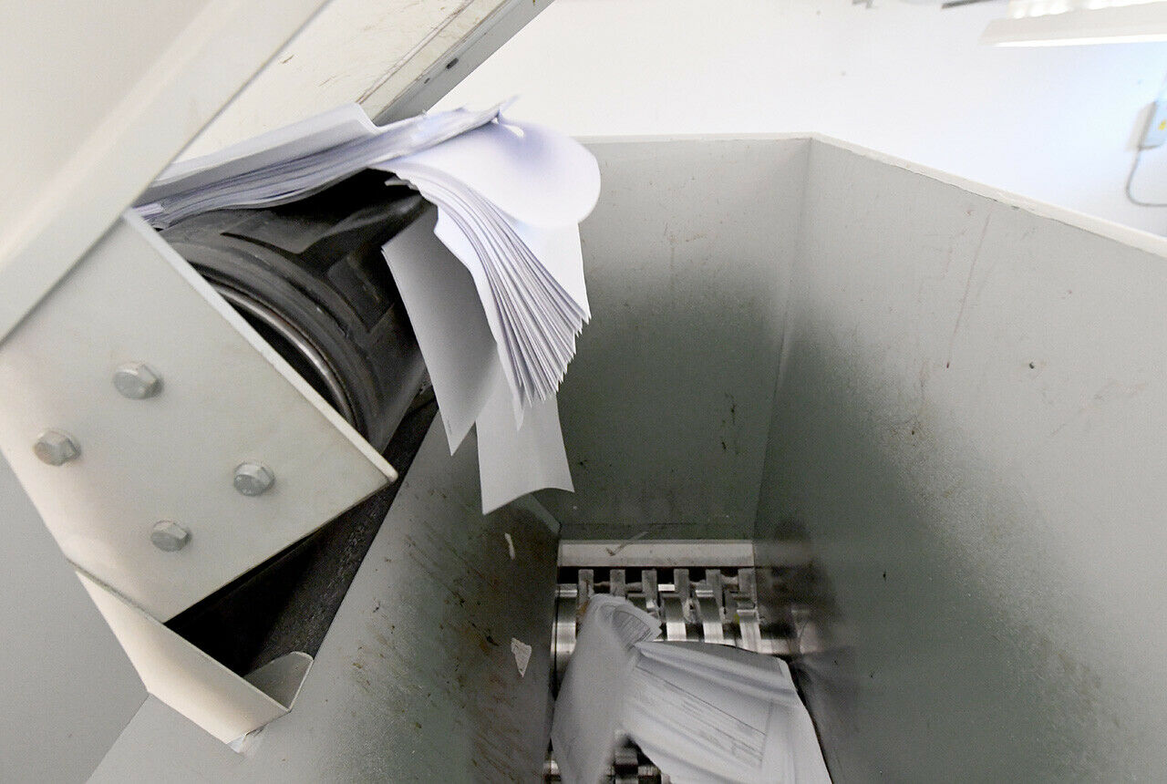 Punkte löschen bedeutet bei nicht elektronisch erfassten Datensätzen: Punkte Schreddern - im Keller des Gebäudes steht die entsprechende Maschine