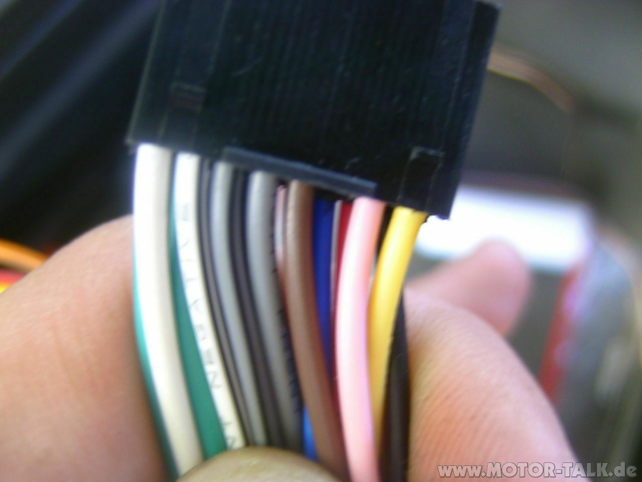 JVC Dimmer Kabel wo anschließen?