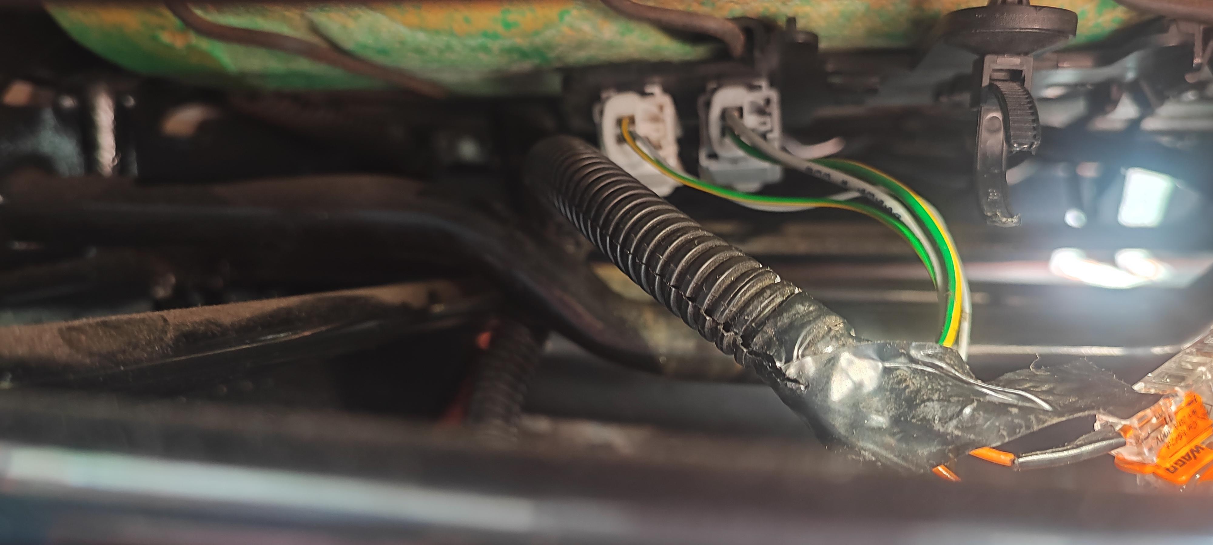Kabel unter dem sitz