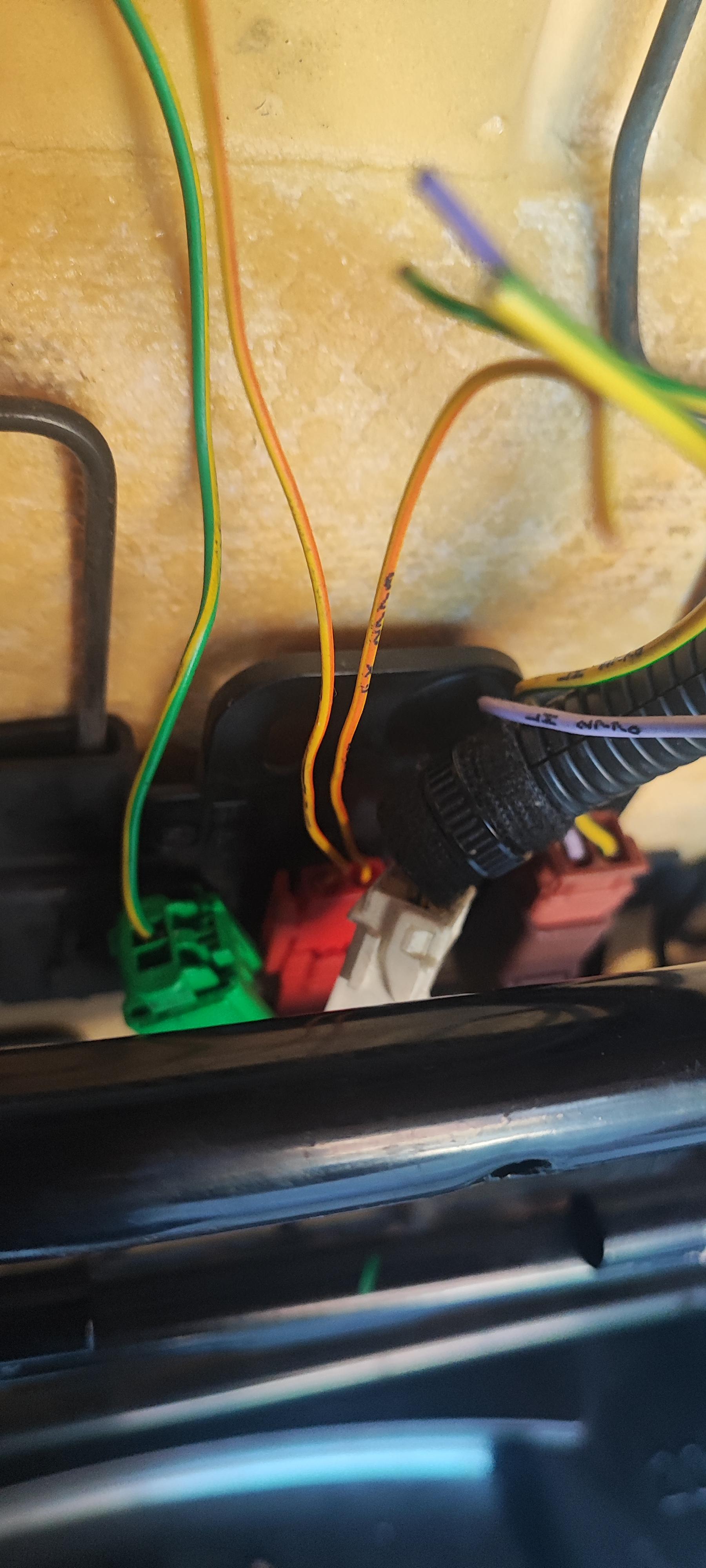 Kabel unter dem sitz