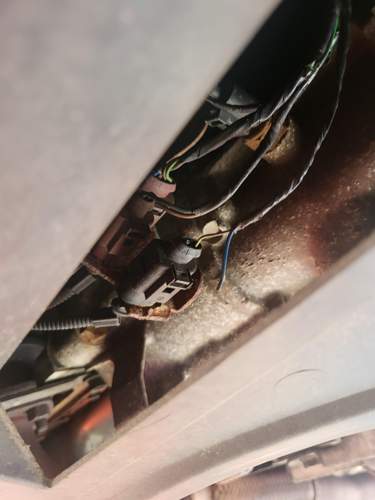 Beschädigtes Kabel unten