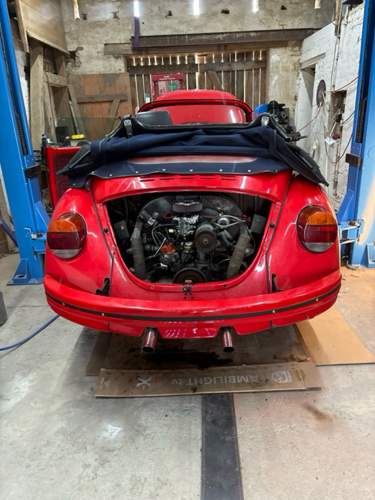 Motor ohne Haube, eigentlich auch schick.jpg