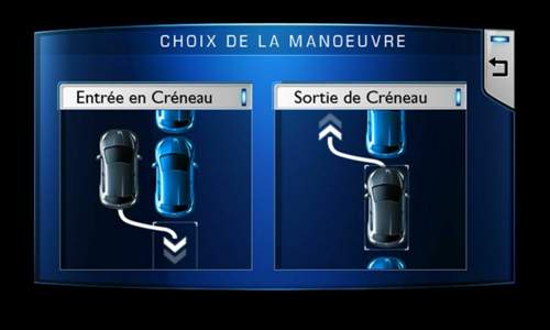 Peugeot-Parkassistent: Das System vermisst die Parklücke und führt die für die Ideallinie nötigen Lenkbewegungen aus.
