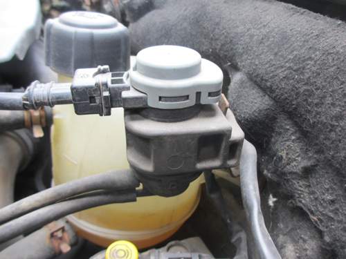 Motorraum vorne bzw. nahe Windschutzsche