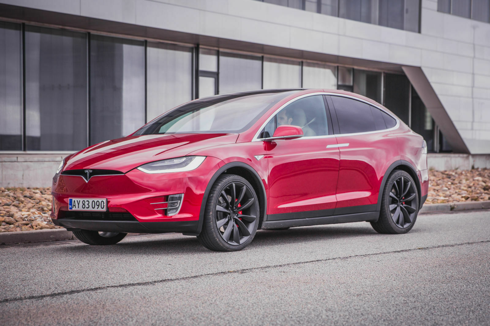 Ein Fahrzeugvermieter aus Bayern verlieh sein Tesla Model X P100DL über Sixt an einen Autohersteller. Zu Vergleichszwecken. Dabei soll ein Schaden von 83.500 Euro entstanden sein (Symbolbild)