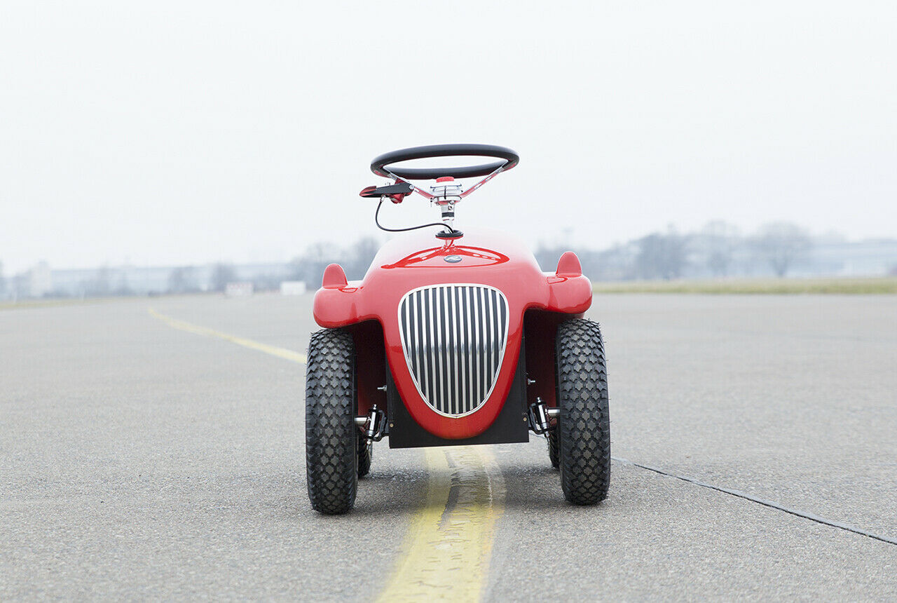 Ein großer Grill wie beim "Big Bobby Car Classic"