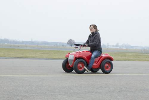 Sabine bei der Probefahrt auf dem Bobby GT V0