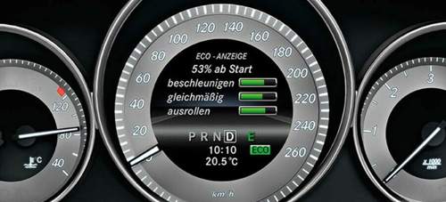 Mercedes-benz-innovation-die-eco-anzeige-hilfreich-je-groesser-der-gruene-balken-desto-sparsamer-die-fahrt-5570