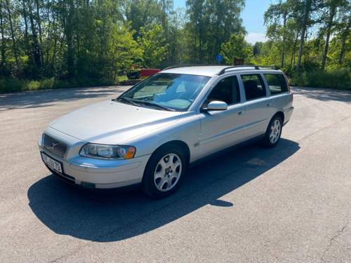 Volvo von links