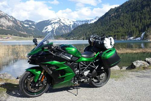 Im Test verbrauchte die Kawasaki H2 SX auf 4.000 Kilometern durchschnittlich 6,2 l/100 km
