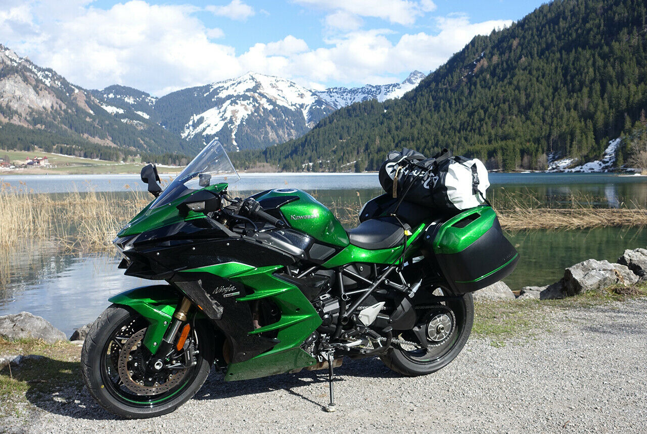 Im Test verbrauchte die Kawasaki H2 SX auf 4.000 Kilometern durchschnittlich 6,2 l/100 km