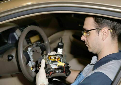 Austausch eines Takata-Airbags bei einem Honda im Jahr 2015
