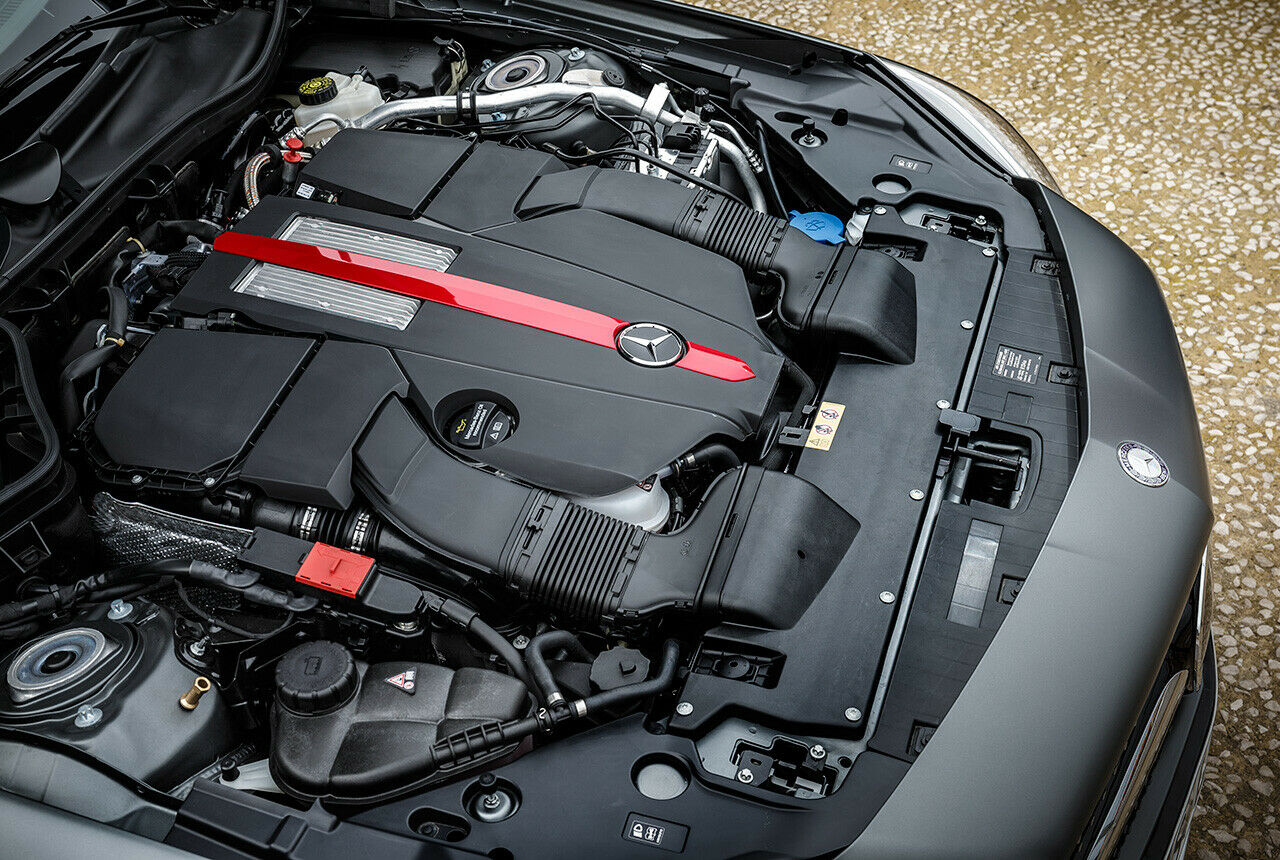 Mercedes-AMG SLC43: Der neue Sechszylinder sitzt unter einer großflächigen Plastikverschalung
