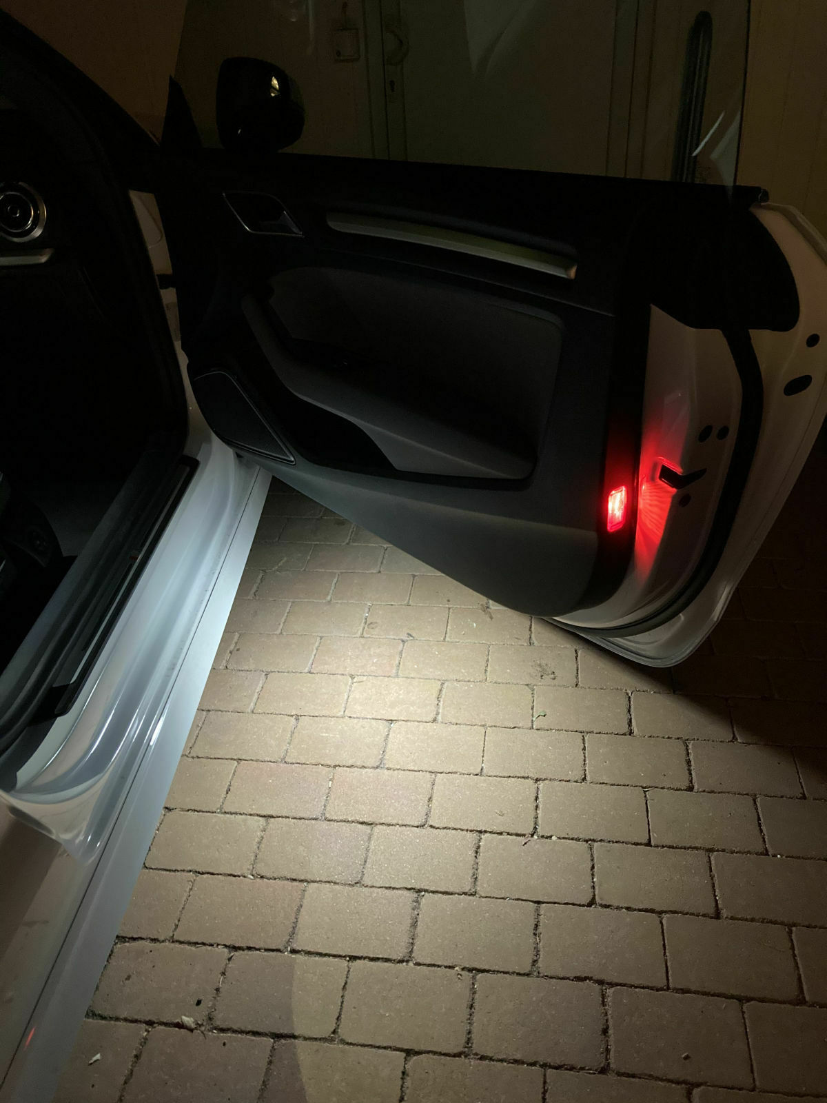 Kein Lichtpaket, wie Türbeleuchtung nachrüsten?