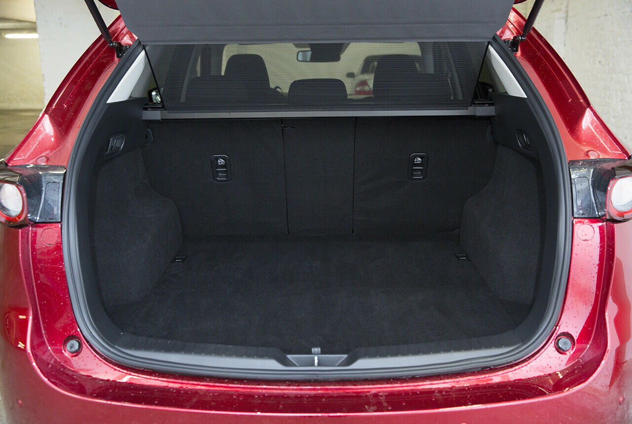 Ordentlich: Gut 600 Liter Ladung passt in den Kofferraum des CX-5