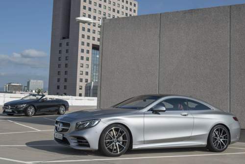 Optional bietet Mercedes in Verbindung mit der AMG Line neue 20-Zöller in Hochglanzschwarz und Glanzgedreht an