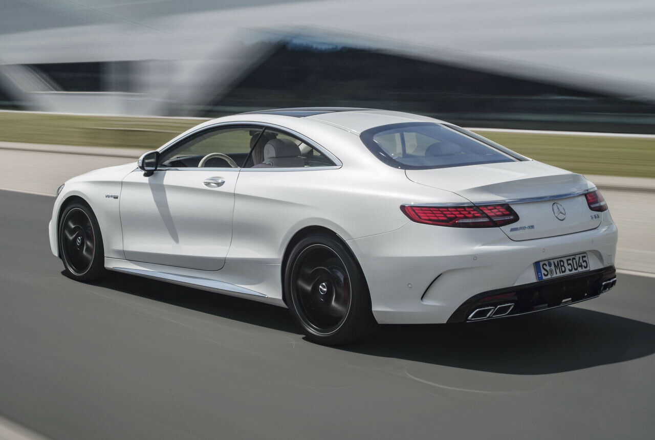 Im S 63 4Matic+ arbeitet der 4,0-Liter-V8 von AMG, der bald in fast allen Baureihen zum Einsatz kommen wird