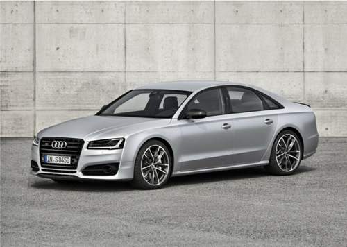 Matrix-LED-Scheinwerfer und ein adaptives Luftfahrwerk gibt es serienmäßig im Audi S8 Plus