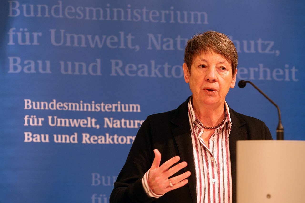 Umweltministerin Barbara Hendricks sagt: Deutschland muss die blaue Plakette einführen, um EU-Recht einzuhalten und um die Luftqualität zu verbessern