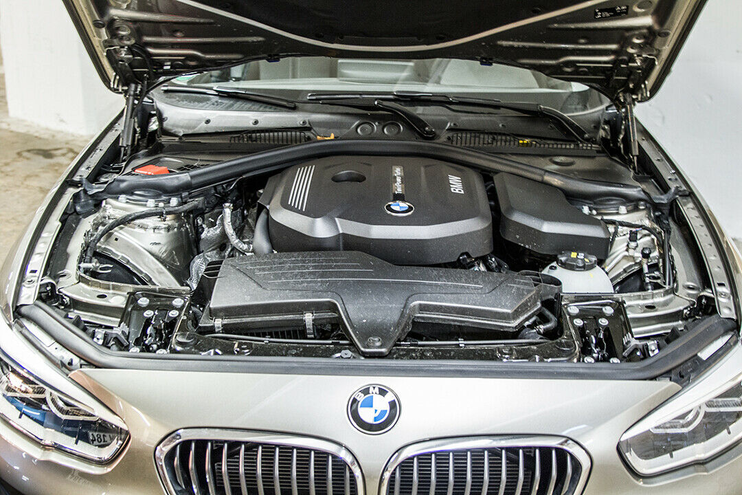 BMW 1er: Motor längs, Getriebe dahinter, Hinterradantrieb