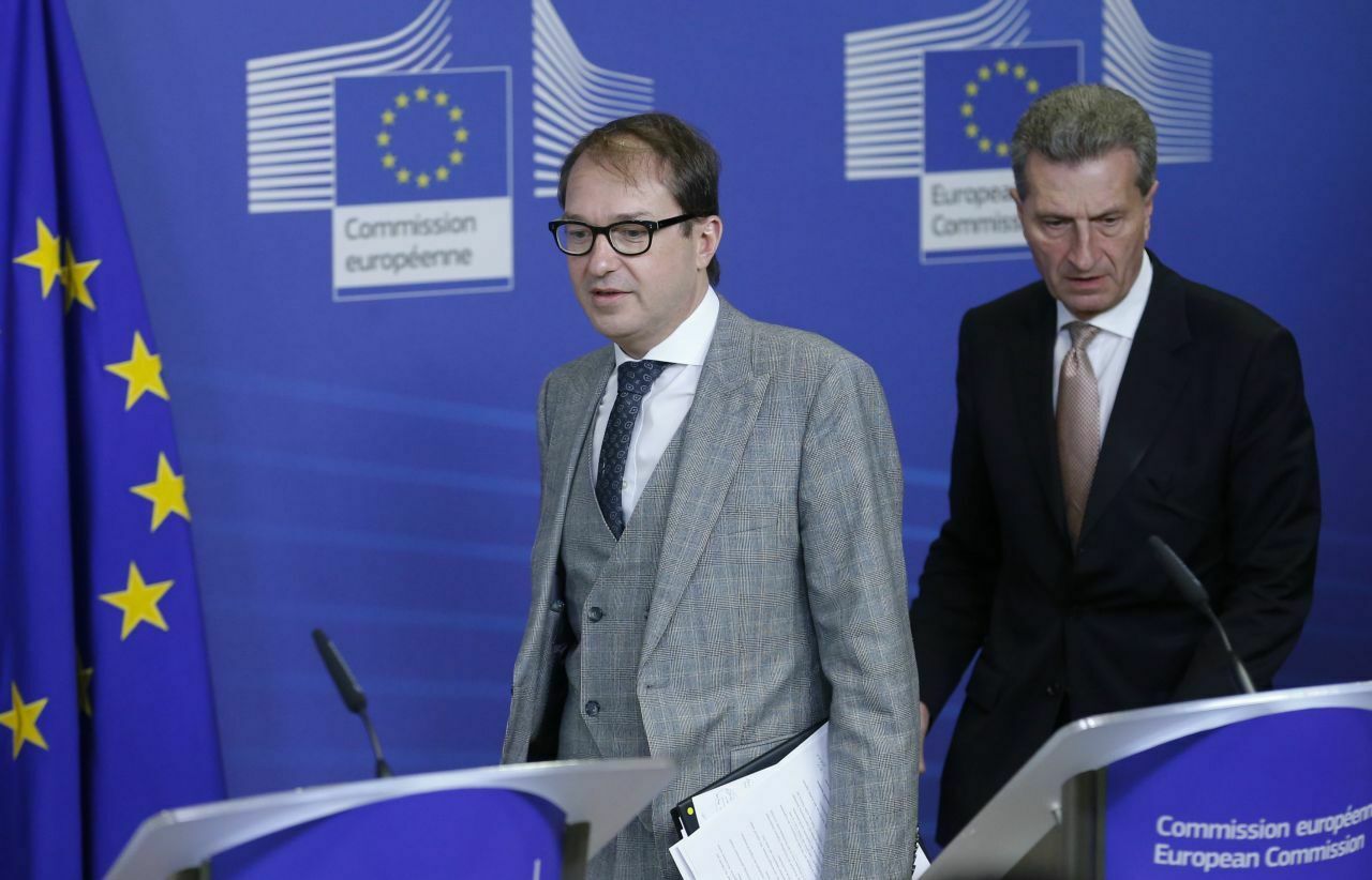 Bundesverkehrsminister Alexander Dobrindt (l.) mit EU-Kommissar Günther Oettinger