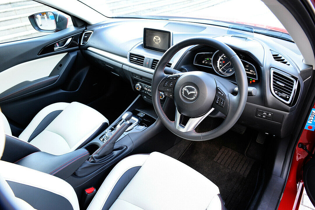 Blick ins Cockpit: Mazda3 Hybrid